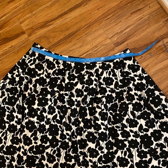 CITY CHIC Black and white flared flower skirt, Size 20 - Picture 2 of 8